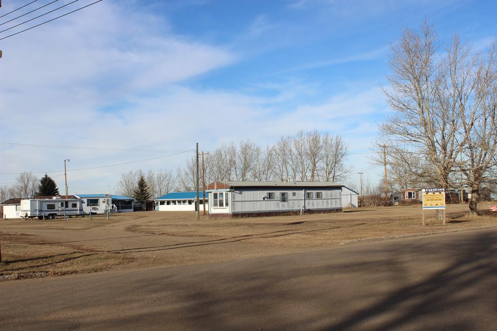 Raval Paradise Motel And Rv Park Youngstown Kültér fotó