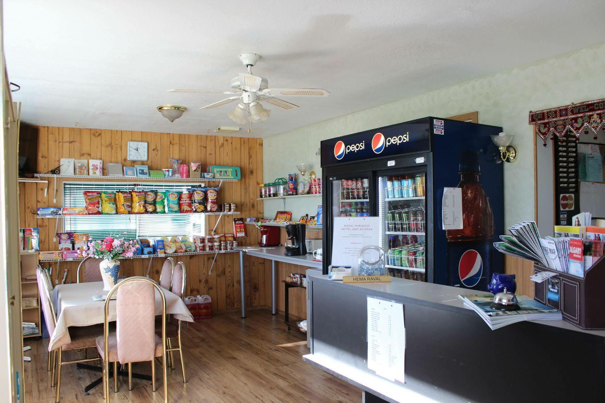 Raval Paradise Motel And Rv Park Youngstown Kültér fotó